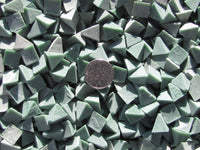 1 Lb. 3/8" X 3/8" Pyramid Plastic Tumbling Tumbler Tumble Dark Green Media (X) General Purpose - Algrium